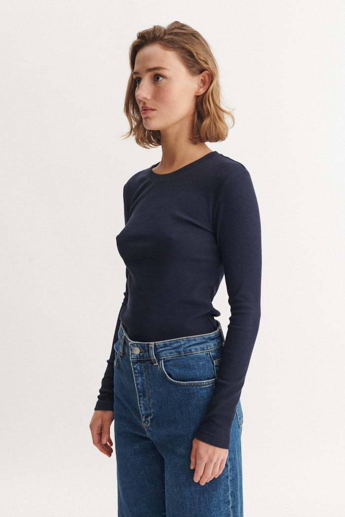 Basic Apparel Ludmilla LS Tee T-shirts 606 Sky Captain